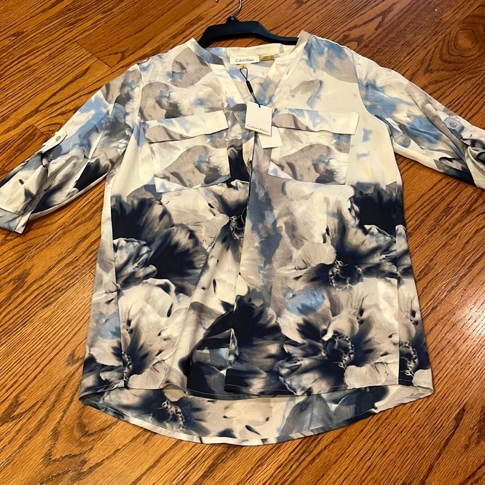 NWT Calvin Klein Woman’s Floral Button Down Size S